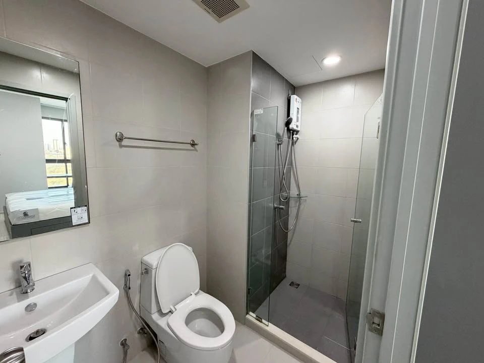 For rent: Ideo Mobi Sukhumvit Eastgate, 23rd floor, fully furnished, very livable. Book now!
