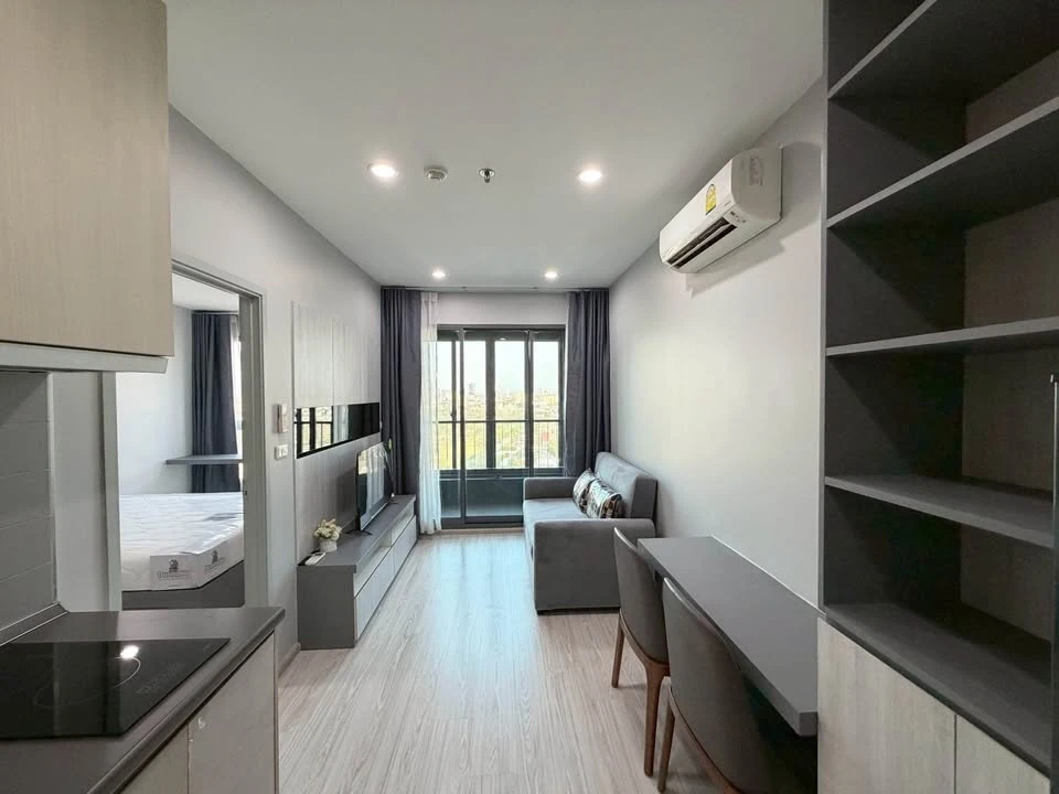 For rent: Ideo Mobi Sukhumvit Eastgate, 23rd floor, fully furnished, very livable. Book now!