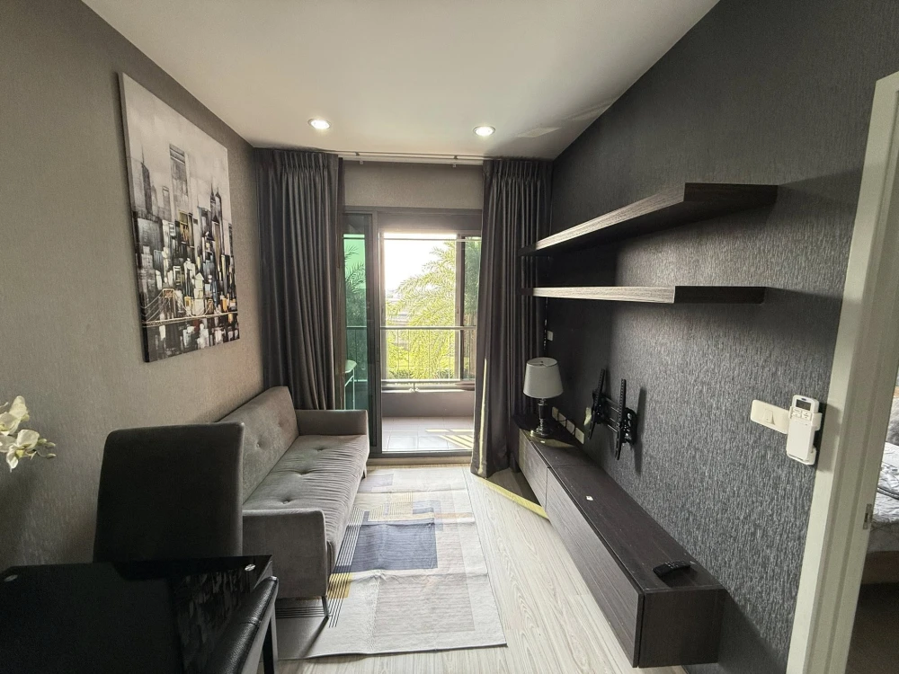 For rent: IDEO Mobi Sukhumvit Eastgate, 6th floor, corner unit, pool and greenery view. Fully furnished with appliances. Book now!