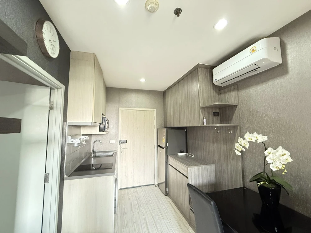 For rent: IDEO Mobi Sukhumvit Eastgate, 6th floor, corner unit, pool and greenery view. Fully furnished with appliances. Book now!