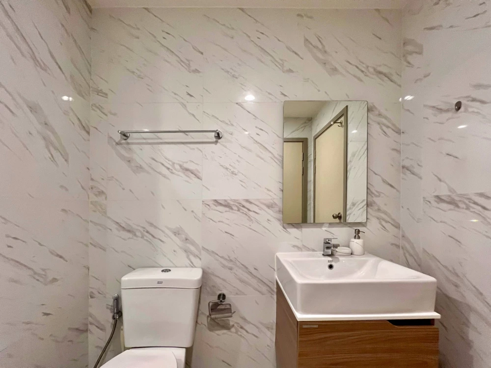 For rent: IDEO Mobi Sukhumvit Eastpoint, nice room, wide balcony, beautiful view. If you don't book, you'll regret it later.