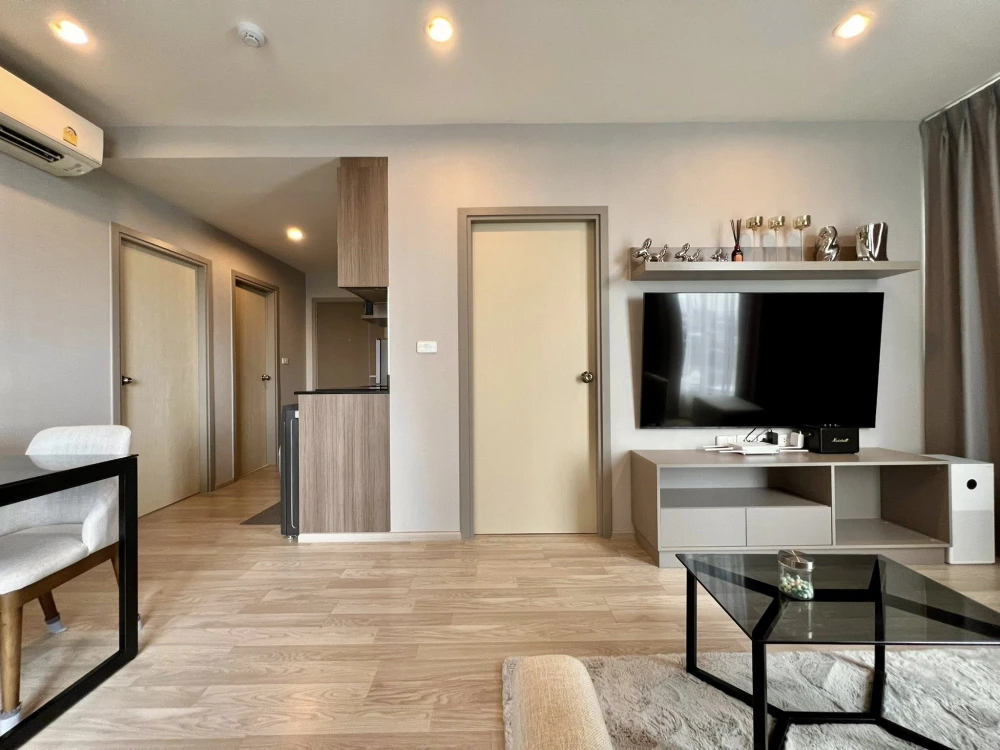 For rent: IDEO Mobi Sukhumvit Eastpoint, nice room, wide balcony, beautiful view. If you don't book, you'll regret it later.