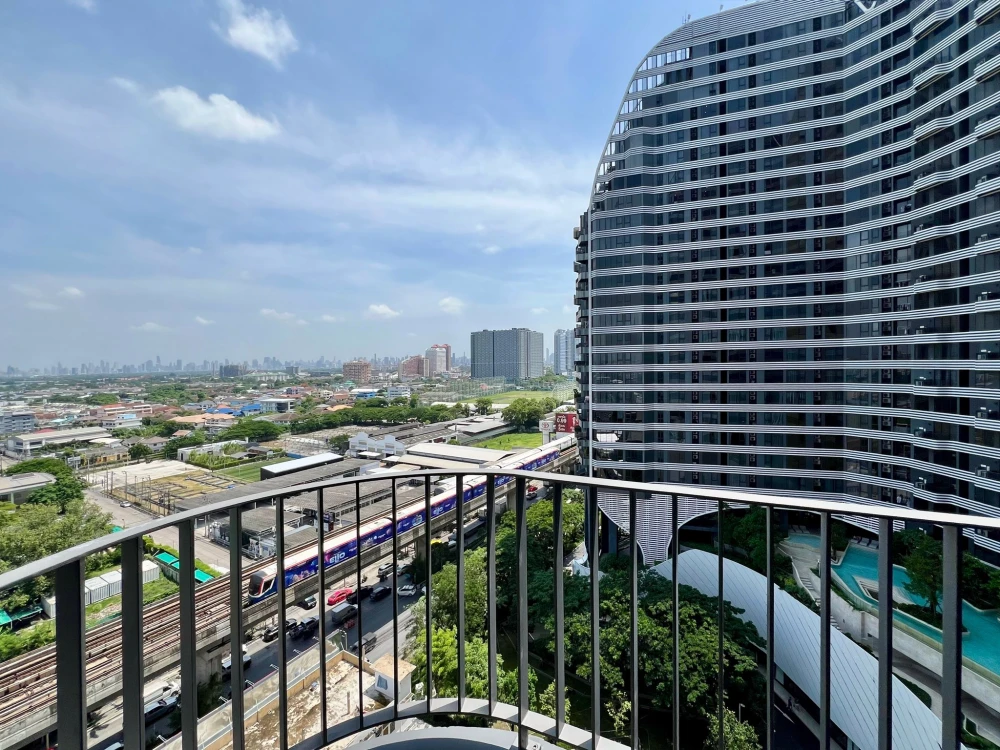 For rent: IDEO Mobi Sukhumvit Eastpoint, nice room, wide balcony, beautiful view. If you don't book, you'll regret it later.