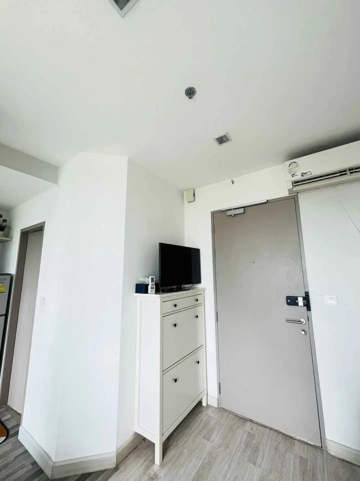 For rent: IDEO Mobi Sukhumvit, a ready-to-move-in condo in a convenient location, ideal for single or couple living. Reservation required.