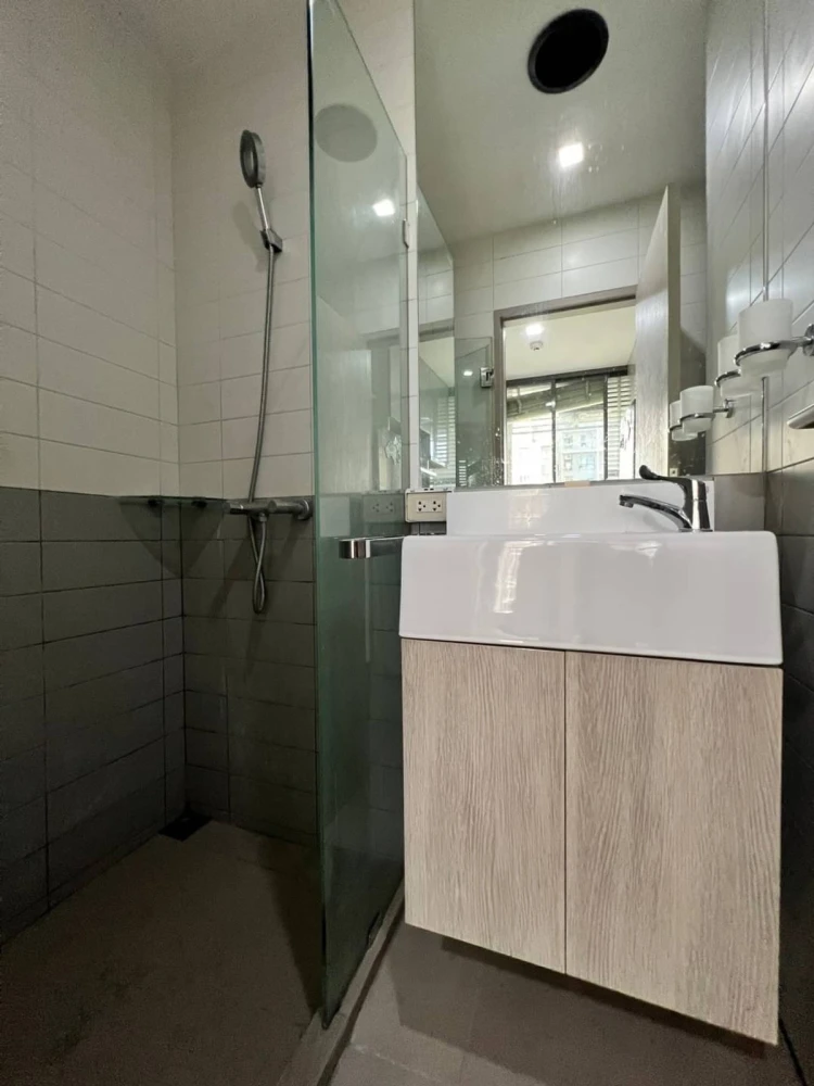 For rent: Ideo Mobi Sukhumvit, 8th floor, nice room, fully furnished, reserve now!