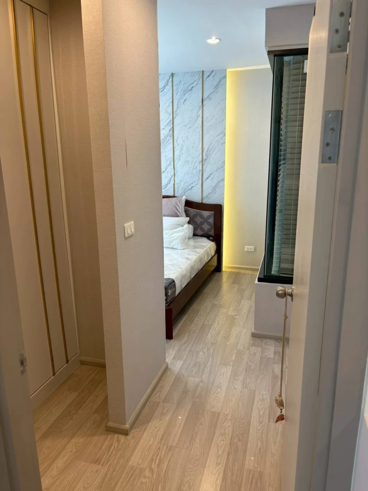 Spacious and comfortable IDEO Mobi Sukhumvit condo for rent, featuring stylish built-in furnishings and complete electrical appliances.