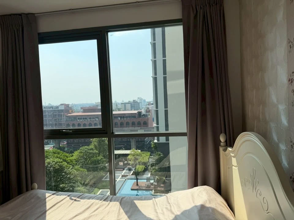 For rent: Ideo Mobi Sukhumvit, studio room with pool view, spacious and comfortable, beautifully decorated, very pleasant to live in.