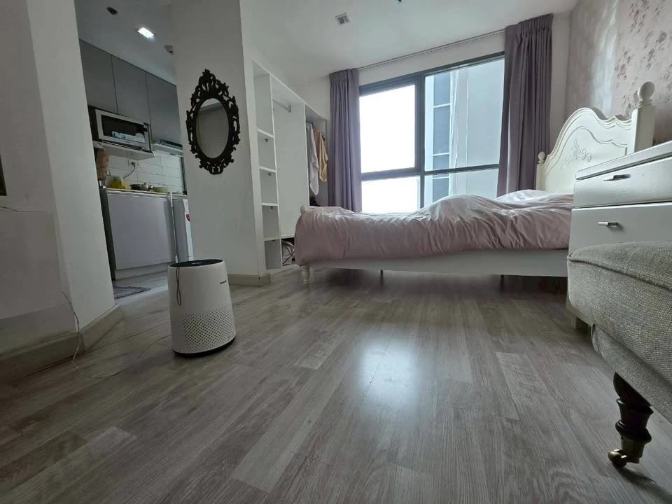 For rent: Ideo Mobi Sukhumvit, studio room with pool view, spacious and comfortable, beautifully decorated, very pleasant to live in.