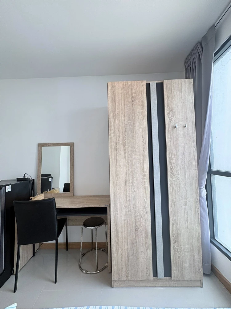 For rent: IDEO MOBI Sathorn, studio room, 18th floor, fully furnished with appliances. Just bring your belongings and move in.