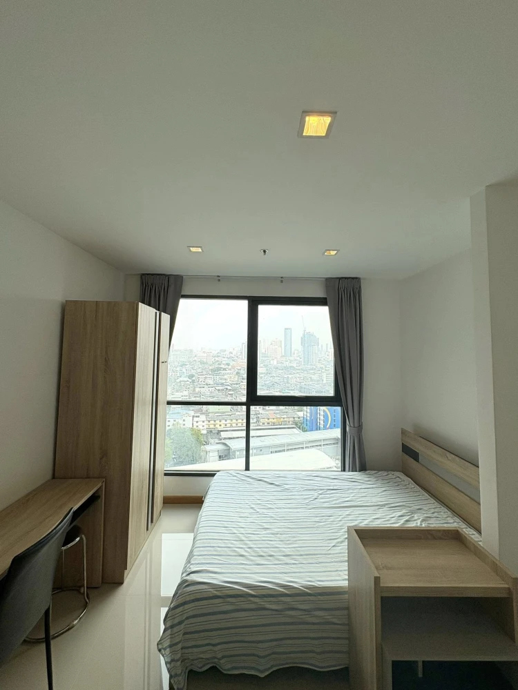 For rent: IDEO MOBI Sathorn, studio room, 18th floor, fully furnished with appliances. Just bring your belongings and move in.