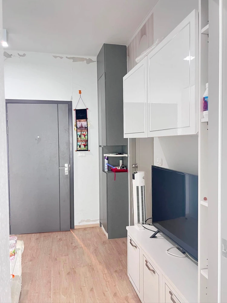 For rent: Ideo New Rama 9 condo. Beautiful wallpaper throughout the room. Fully furnished with appliances. You can't miss this opportunity!