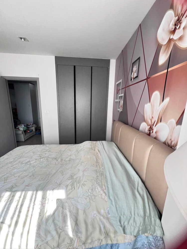 For rent: Ideo New Rama 9 condo. Beautiful wallpaper throughout the room. Fully furnished with appliances. You can't miss this opportunity!