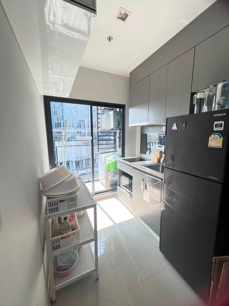 For rent: Ideo New Rama 9 condo. Beautiful wallpaper throughout the room. Fully furnished with appliances. You can't miss this opportunity!