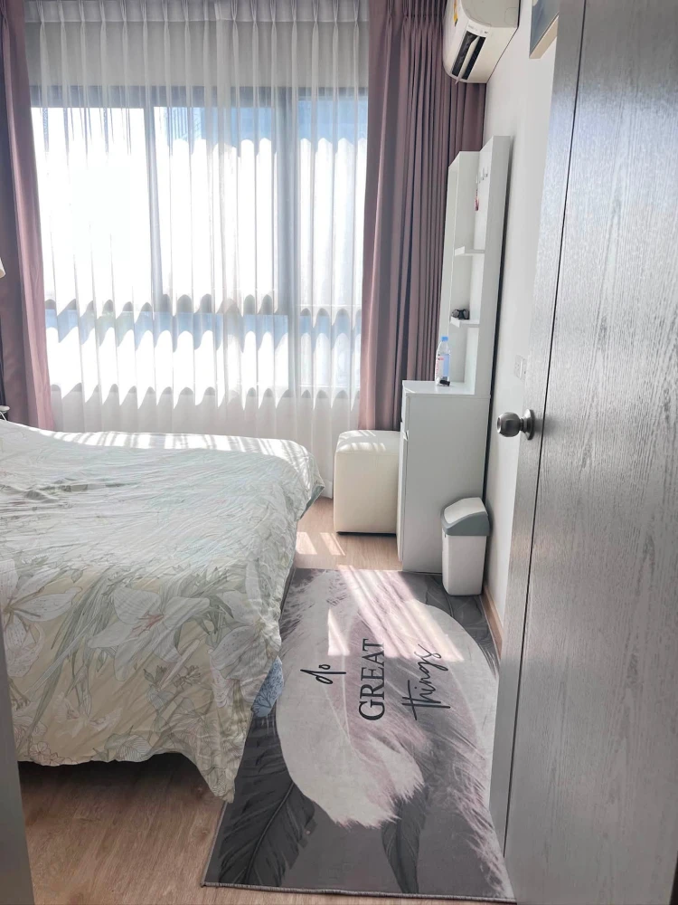 For rent: Ideo New Rama 9 condo. Beautiful wallpaper throughout the room. Fully furnished with appliances. You can't miss this opportunity!