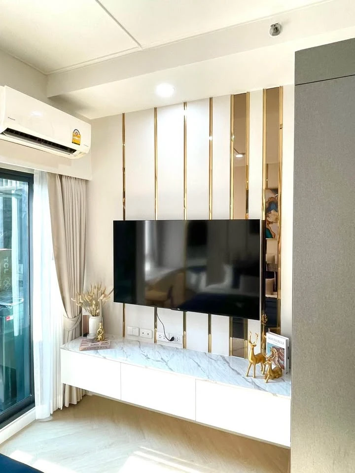 IDEO New Rama 9 for rent, beautifully decorated room with built-in furniture, very impressive, just bring your bags and move in!