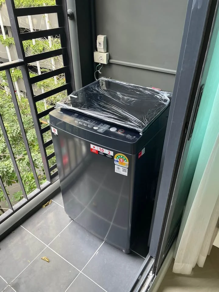 IDEO New Rama 9 for rent, beautifully decorated room with built-in furniture, very impressive, just bring your bags and move in!
