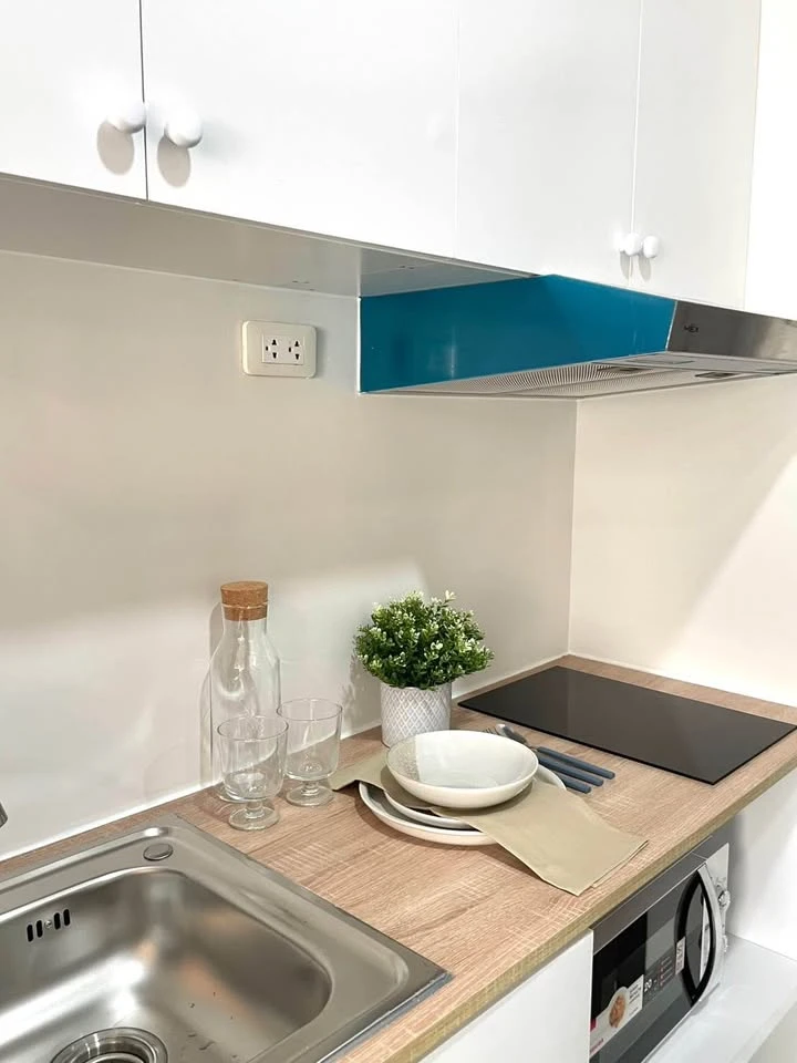 IDEO New Rama 9 for rent, beautifully decorated room with built-in furniture, very impressive, just bring your bags and move in!