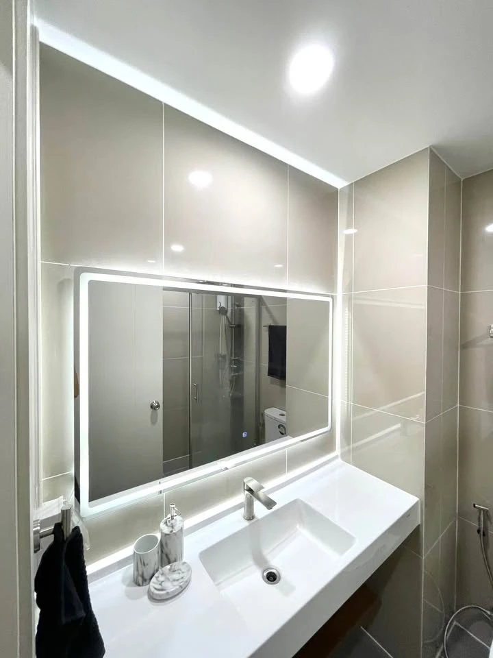 IDEO New Rama 9 for rent, beautifully decorated room with built-in furniture, very impressive, just bring your bags and move in!