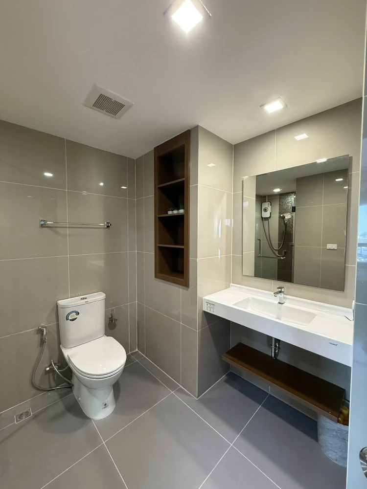 For rent: IDEO Phahol-Jatujak, 22nd floor. Nice, fully furnished unit. Book now! Don't miss out!