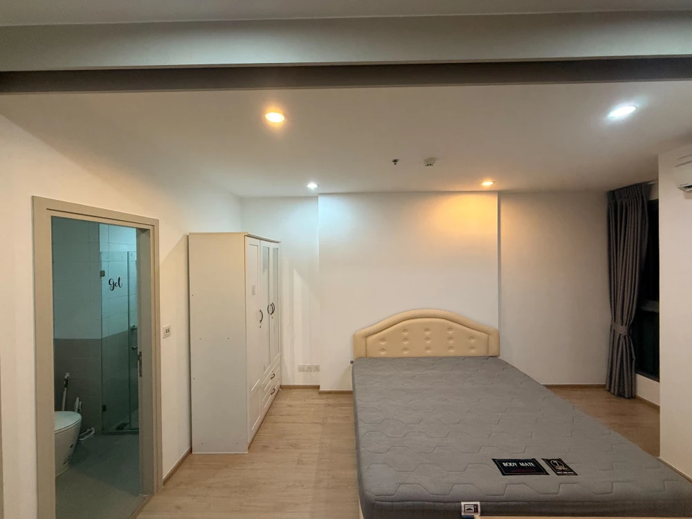 For rent: Ideo Q Chula-Samyan, 1 bedroom, 1 bathroom, spacious living area, fully furnished. Don't miss out!