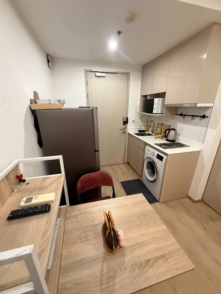 For rent: Ideo Q Chula-Samyan, 1 bedroom, 1 bathroom, spacious living area, fully furnished. Don't miss out!