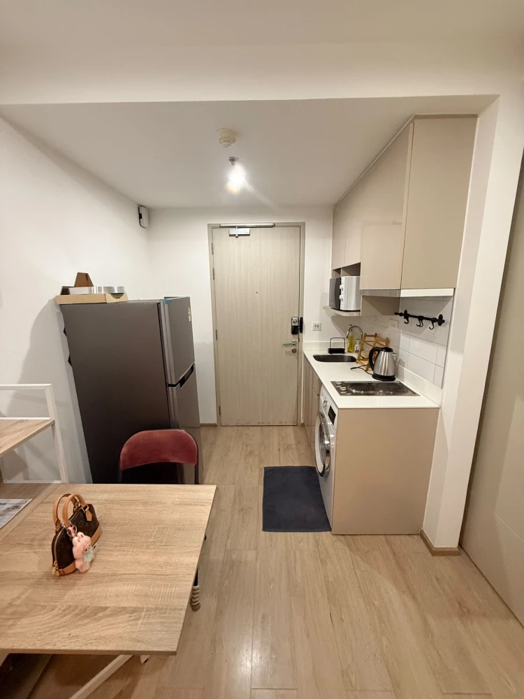 For rent: Ideo Q Chula-Samyan, 1 bedroom, 1 bathroom, spacious living area, fully furnished. Don't miss out!