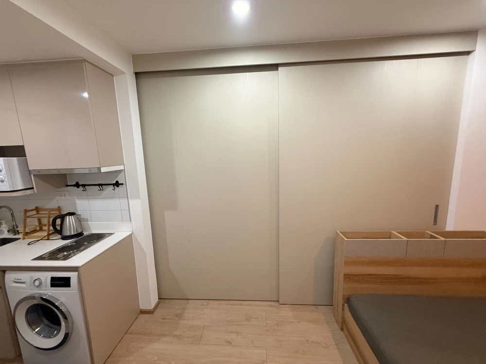 For rent: Ideo Q Chula-Samyan, 1 bedroom, 1 bathroom, spacious living area, fully furnished. Don't miss out!