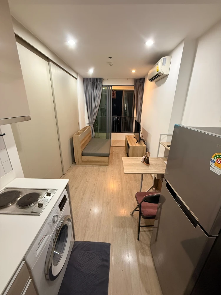 For rent: Ideo Q Chula-Samyan, 1 bedroom, 1 bathroom, spacious living area, fully furnished. Don't miss out!