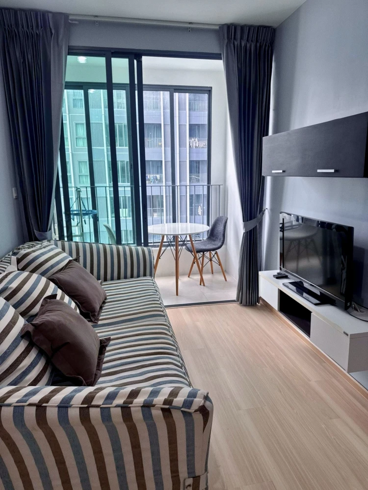 For rent: Ideo Q Chula-Samyan, a lovely unit on the 15th floor with ample living space. Don't miss out!