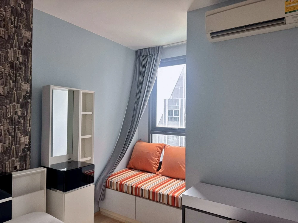 For rent: Ideo Q Chula-Samyan, a lovely unit on the 15th floor with ample living space. Don't miss out!