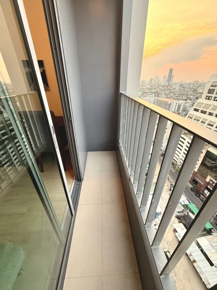 For rent: Ideo Q Chula–Samyan, studio room, 16th floor, fully furnished. Just bring your suitcase and move in!