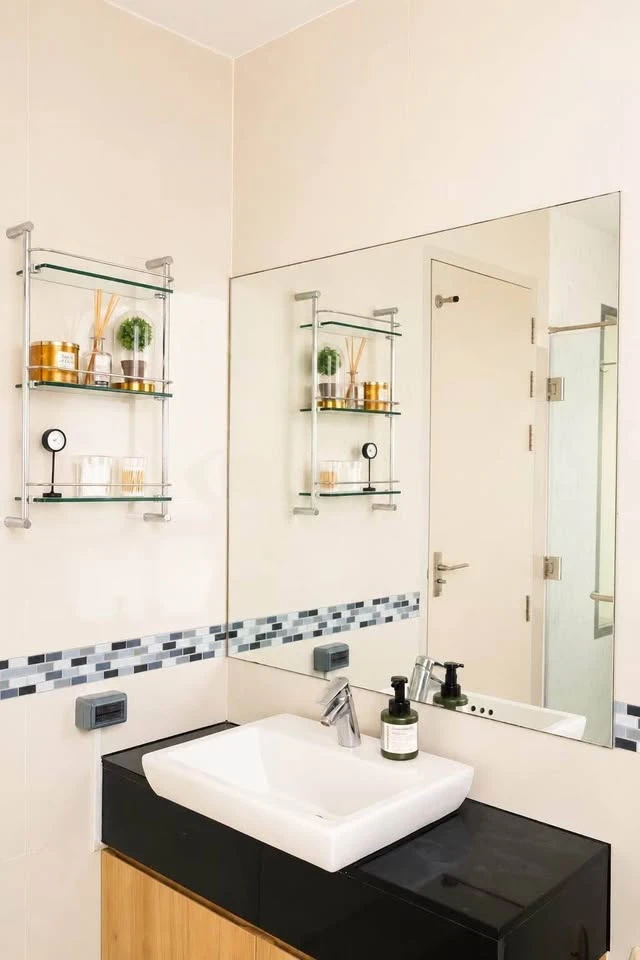 For rent: Ideo Q Phayathai, 2 bedrooms, corner unit, 31st floor, panoramic city view with no obstructing buildings, fully furnished, ready to move in.