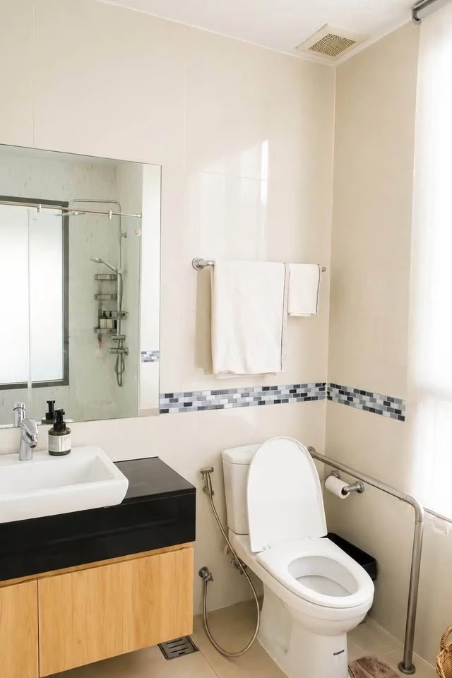 For rent: Ideo Q Phayathai, 2 bedrooms, corner unit, 31st floor, panoramic city view with no obstructing buildings, fully furnished, ready to move in.