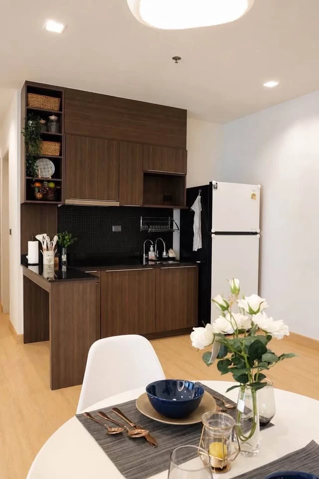 For rent: Ideo Q Phayathai, 2 bedrooms, corner unit, 31st floor, panoramic city view with no obstructing buildings, fully furnished, ready to move in.