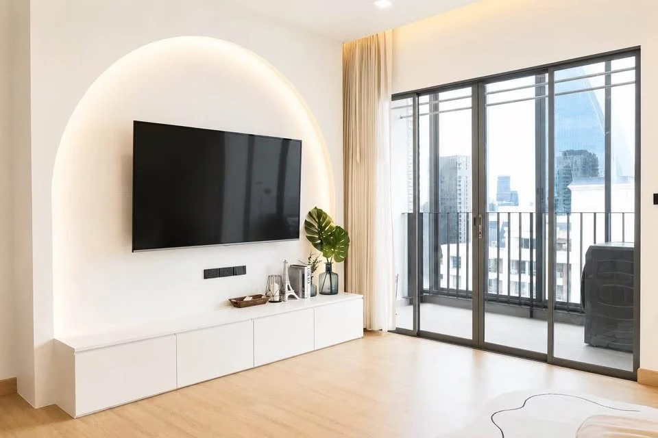 For rent: Ideo Q Phayathai, 2 bedrooms, corner unit, 31st floor, panoramic city view with no obstructing buildings, fully furnished, ready to move in.