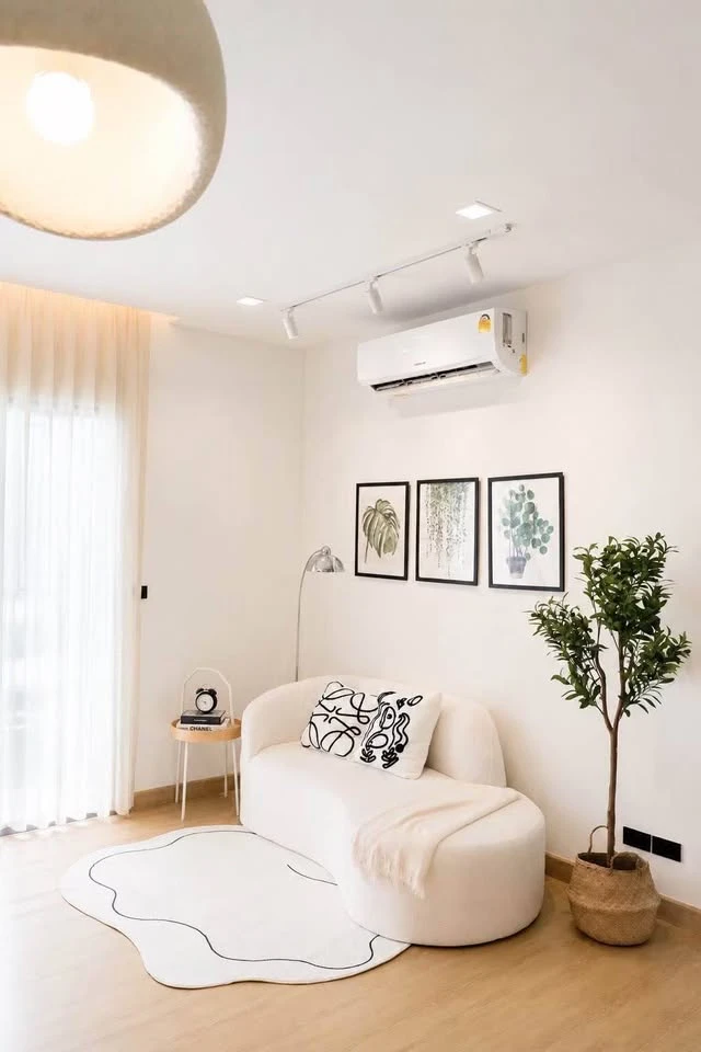 For rent: Ideo Q Phayathai, 2 bedrooms, corner unit, 31st floor, panoramic city view with no obstructing buildings, fully furnished, ready to move in.