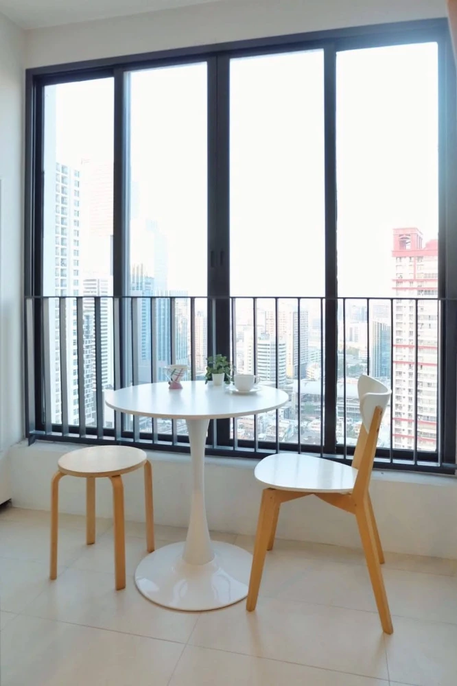 For rent: Ideo Q Ratchatewi, north-facing room, decorated in a minimalist style, nice to live in, beautiful city view from high floor, don't miss it.