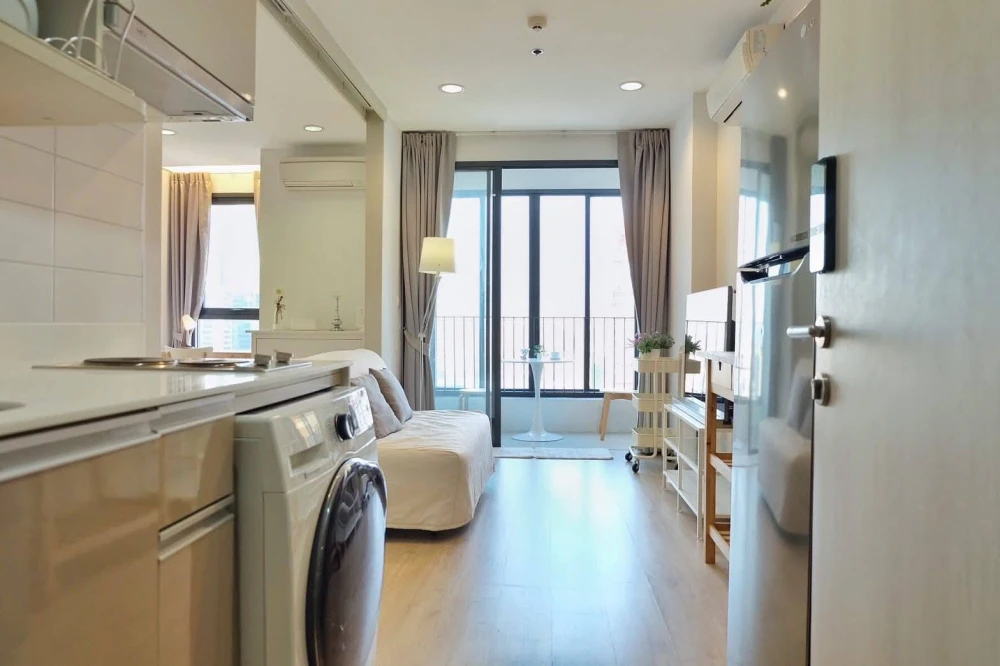 For rent: Ideo Q Ratchatewi, north-facing room, decorated in a minimalist style, nice to live in, beautiful city view from high floor, don't miss it.