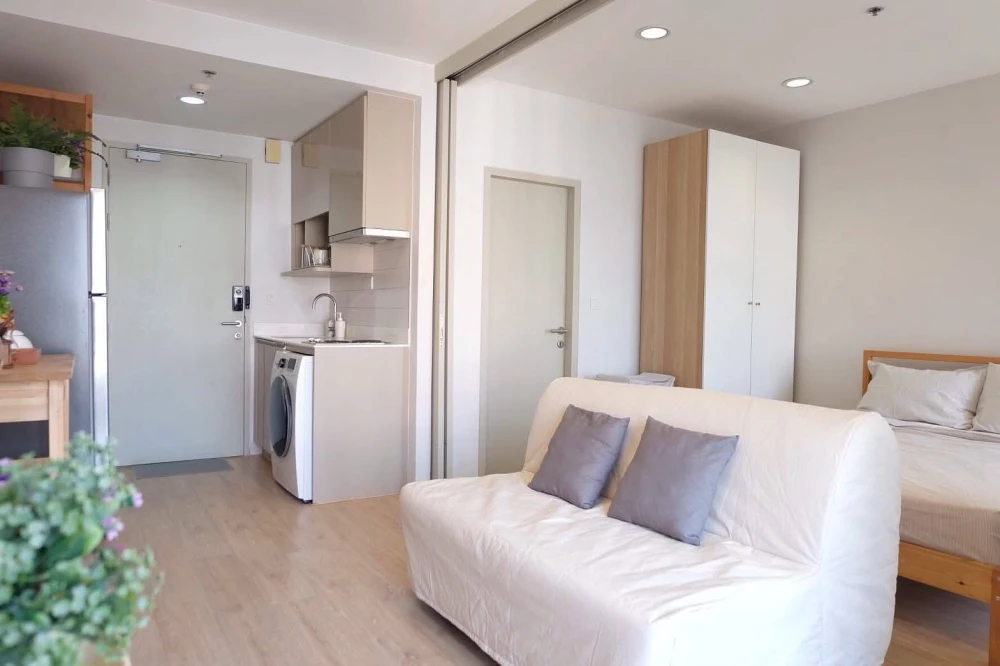 For rent: Ideo Q Ratchatewi, north-facing room, decorated in a minimalist style, nice to live in, beautiful city view from high floor, don't miss it.