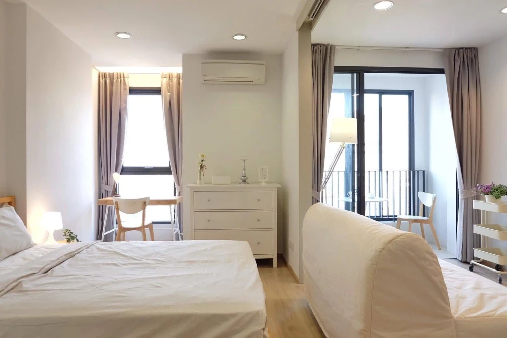 For rent: Ideo Q Ratchatewi, north-facing room, decorated in a minimalist style, nice to live in, beautiful city view from high floor, don't miss it.