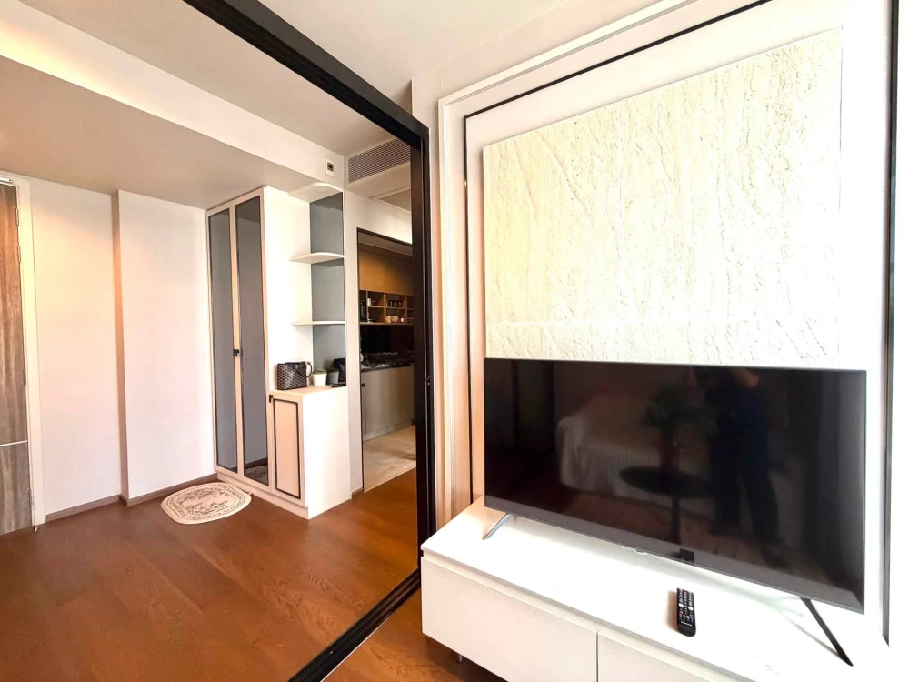 For rent: Ideo Q Sukhumvit 36, 11th floor, beautiful fully furnished unit. Book now! Don't miss out!