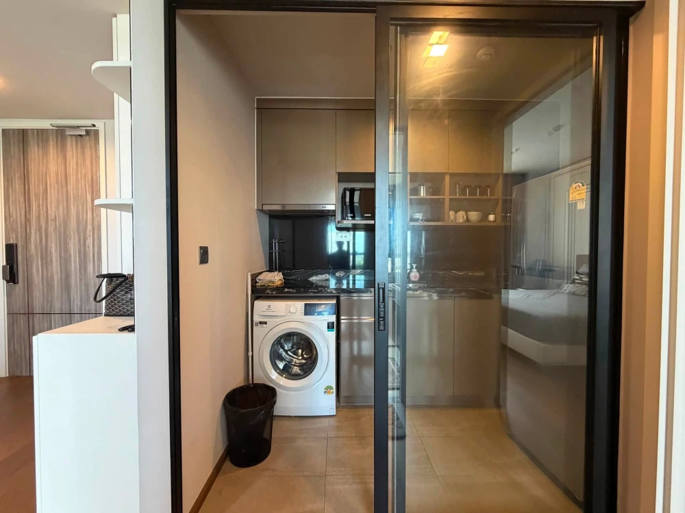 For rent: Ideo Q Sukhumvit 36, 11th floor, beautiful fully furnished unit. Book now! Don't miss out!