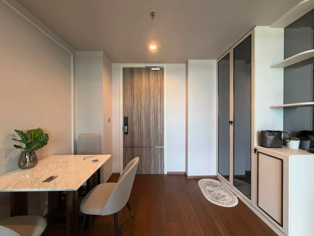 For rent: Ideo Q Sukhumvit 36, 11th floor, beautiful fully furnished unit. Book now! Don't miss out!