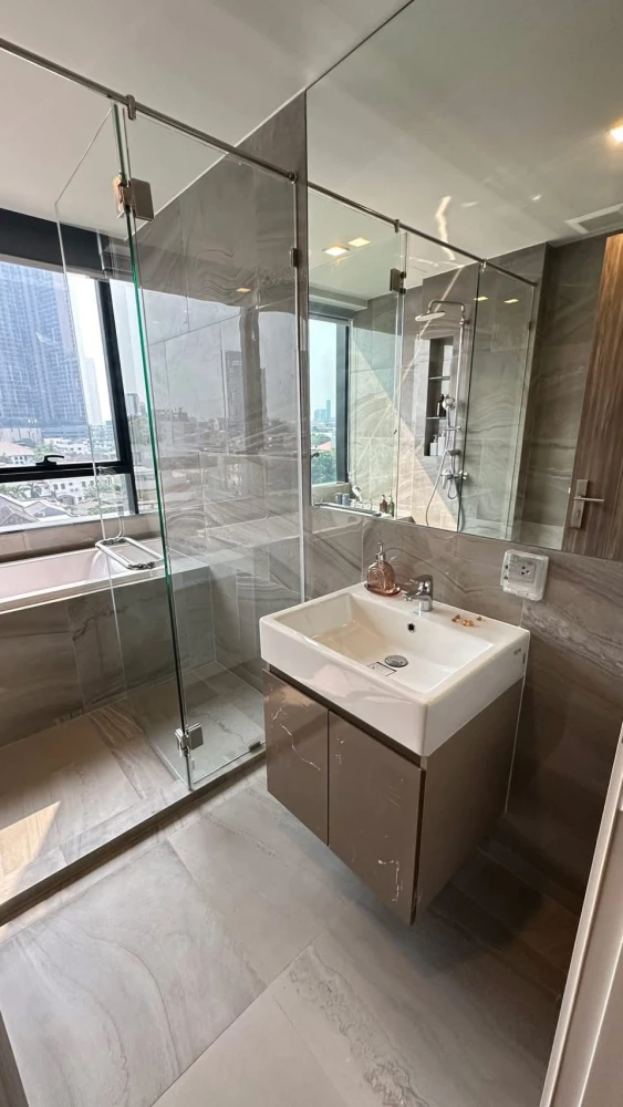 For rent: Ideo Q Sukhumvit 36, 7th floor, corner unit, unobstructed view, good ventilation, private. You definitely shouldn't wait!