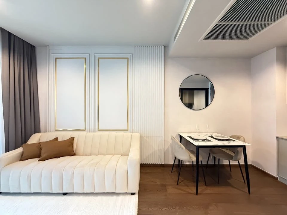 For rent: Ideo Q Sukhumvit 36, fully furnished with built-in furniture throughout the room. Simple, luxurious, and expensive. Can you not book it?