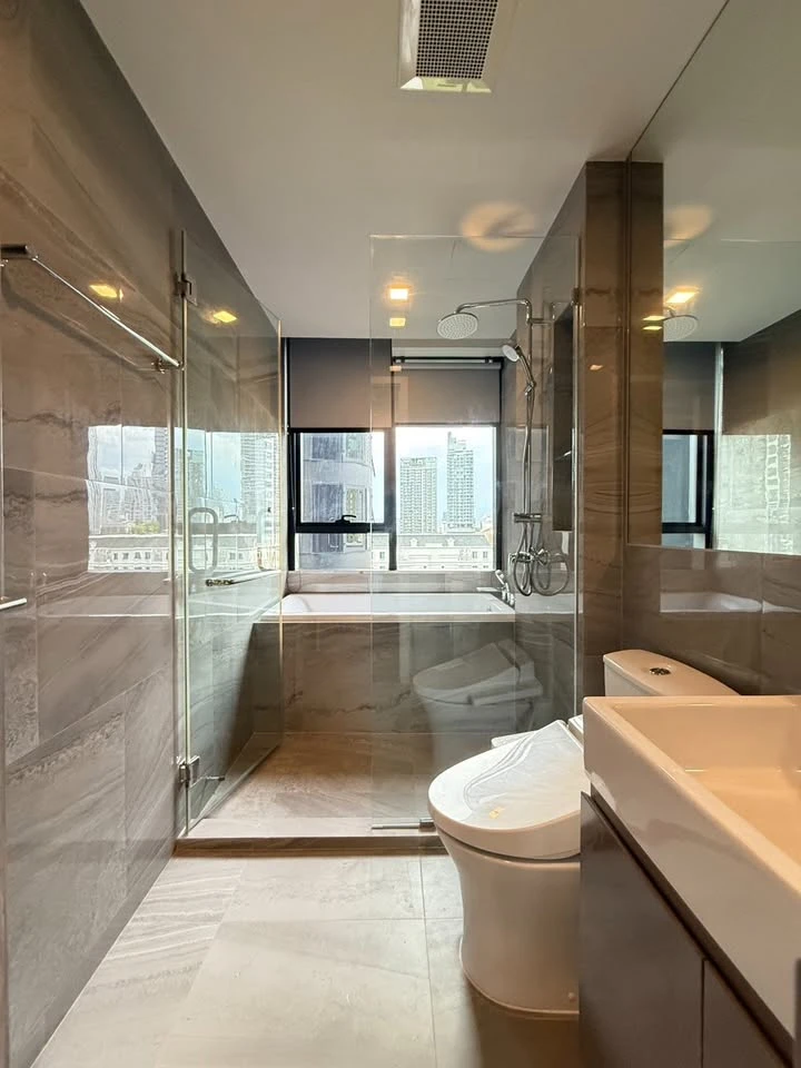 For rent: Ideo Q Sukhumvit 36, fully furnished with built-in furniture throughout the room. Simple, luxurious, and expensive. Can you not book it?