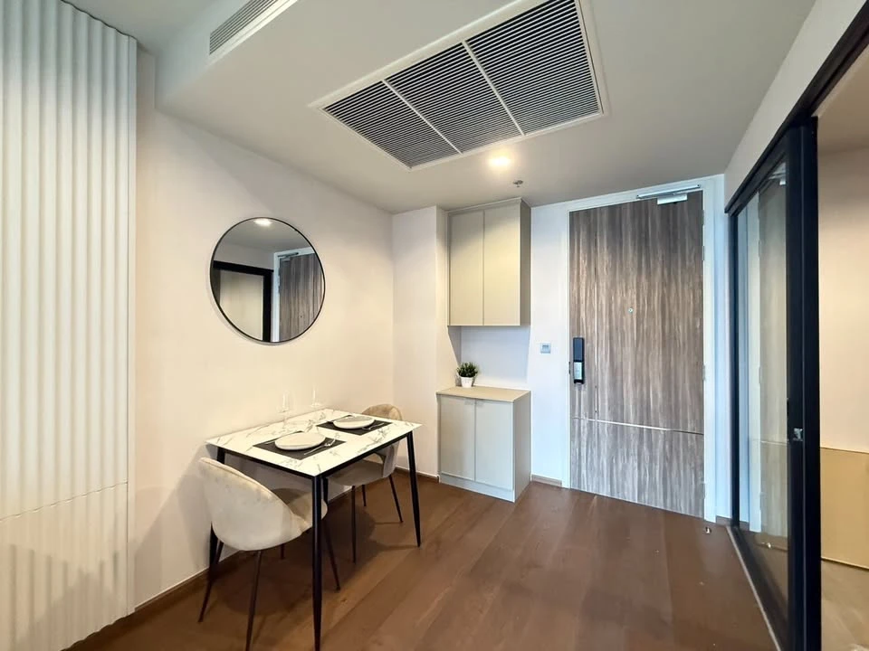 For rent: Ideo Q Sukhumvit 36, fully furnished with built-in furniture throughout the room. Simple, luxurious, and expensive. Can you not book it?