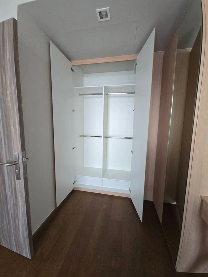 For rent: IDEO Q Sukhumvit 36. Spacious room with ample usable space, high-quality built-in furniture, and a beautiful, unblocked view. Book now!