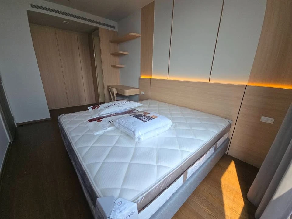 For rent: IDEO Q Sukhumvit 36. Spacious room with ample usable space, high-quality built-in furniture, and a beautiful, unblocked view. Book now!
