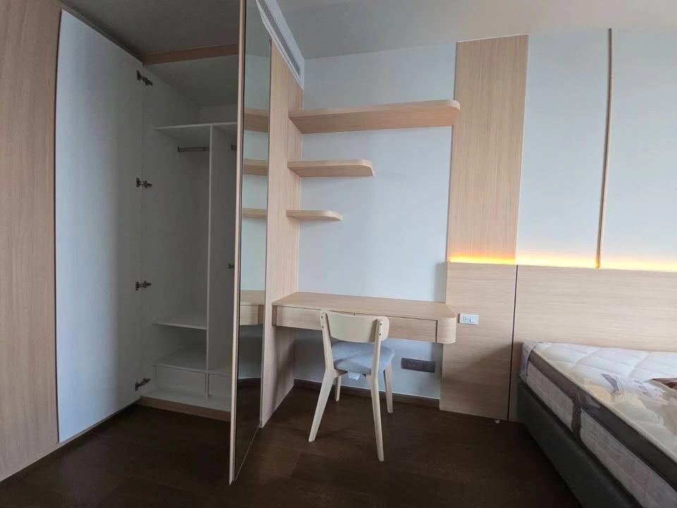 For rent: IDEO Q Sukhumvit 36. Spacious room with ample usable space, high-quality built-in furniture, and a beautiful, unblocked view. Book now!